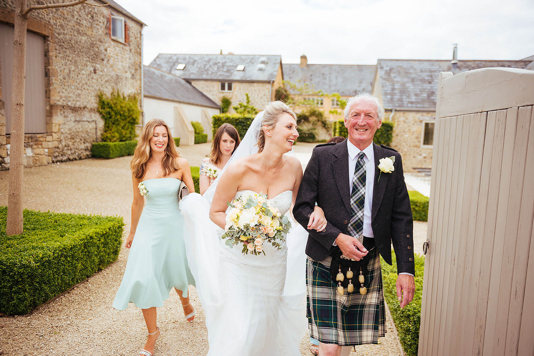axnoller-house-weddings-bride-walking-with-father-09