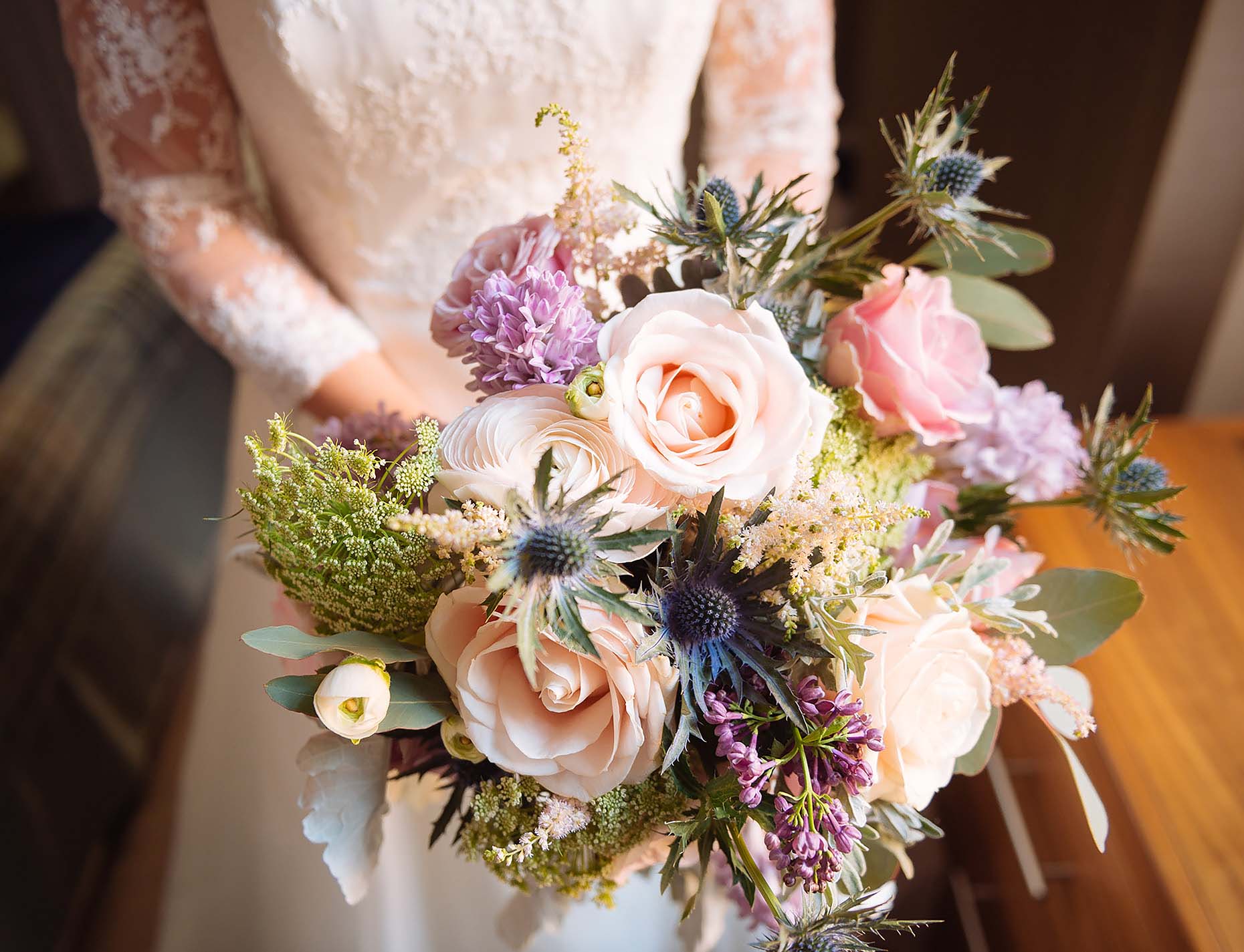 bride-holding-flowers-bouquet-london-beautiful-03