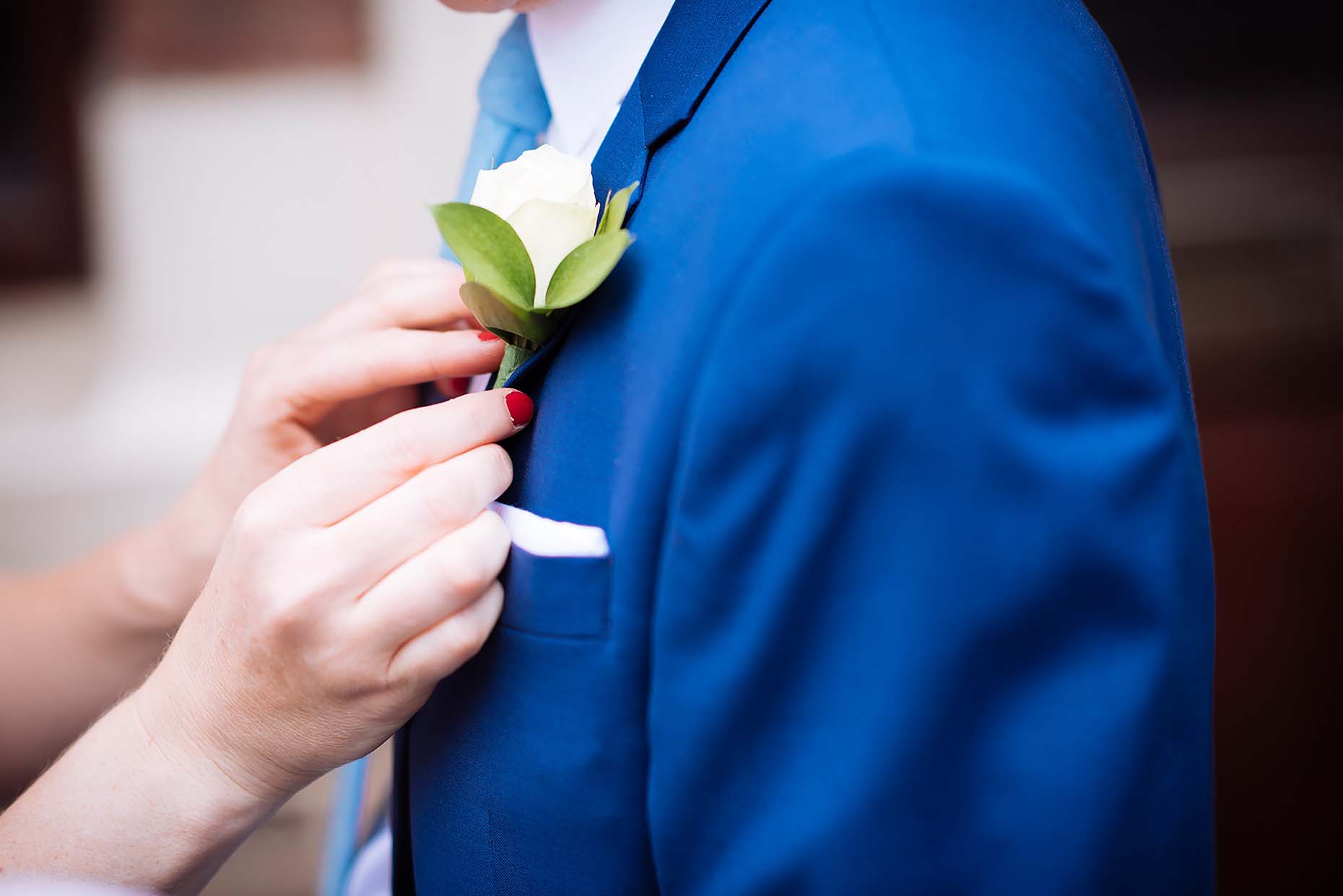 button-hole-groom-wedding-flower-arranging-blue-suit-18