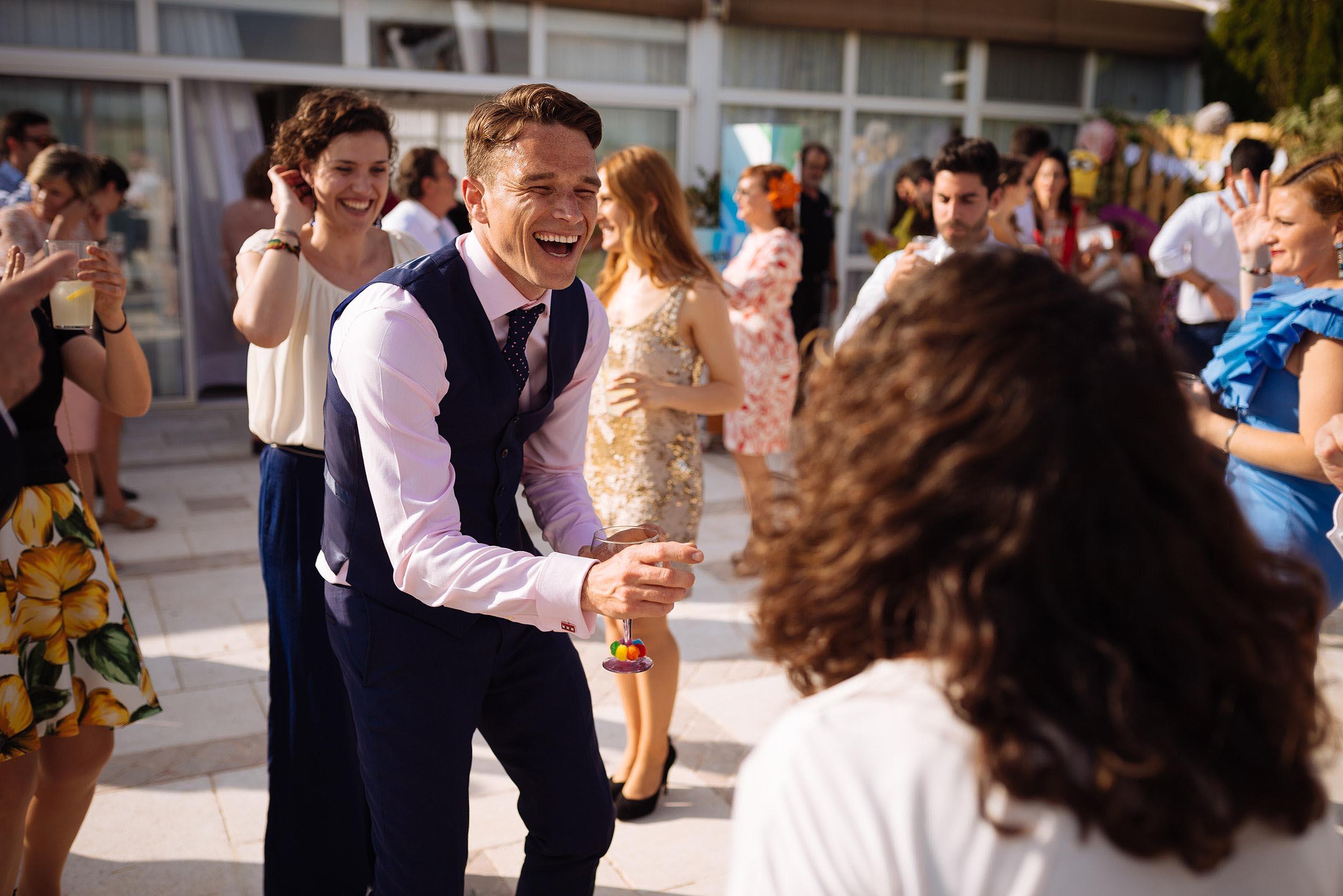 dancefloor-dancing-wedding-day-outdoor-venue-london-photographer
