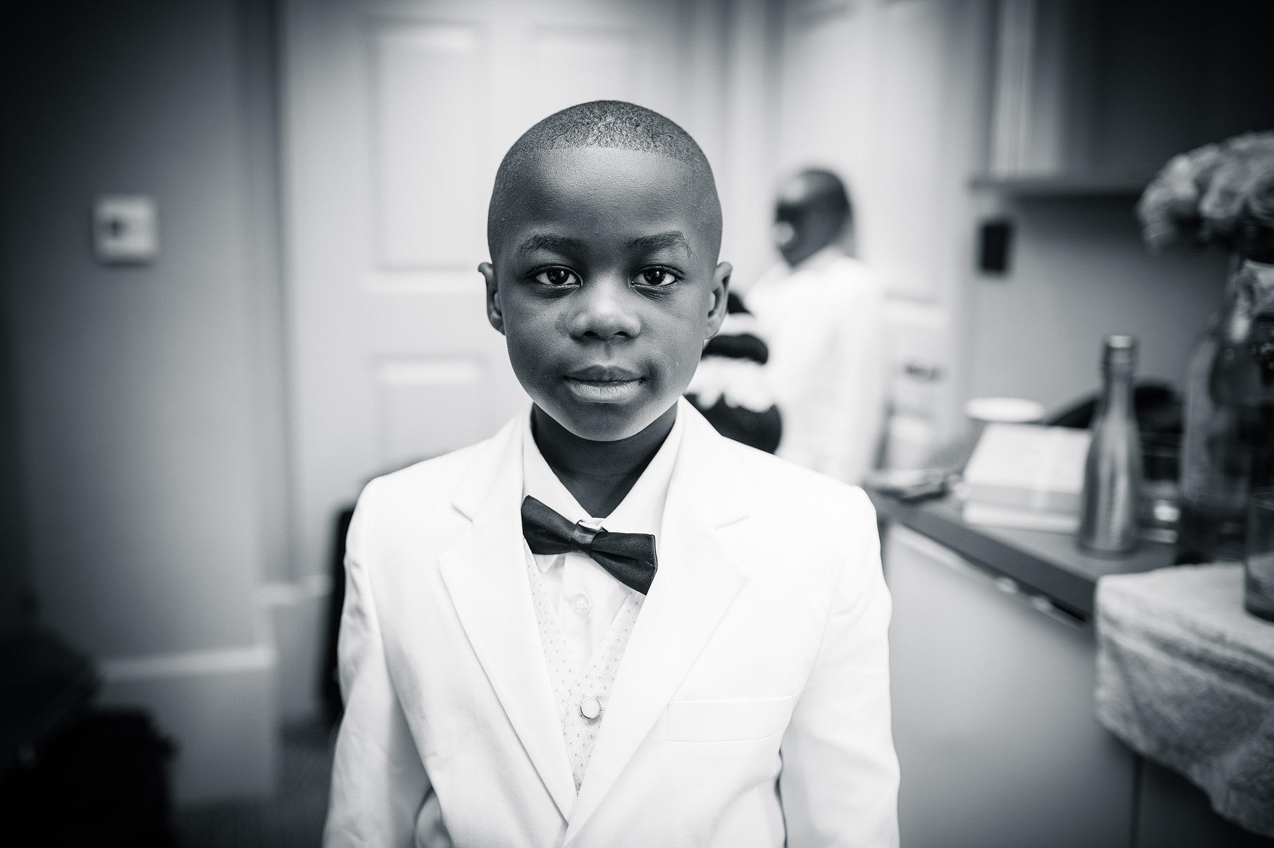 documentary-wedding-photographer-pageboy-black-and-white-london