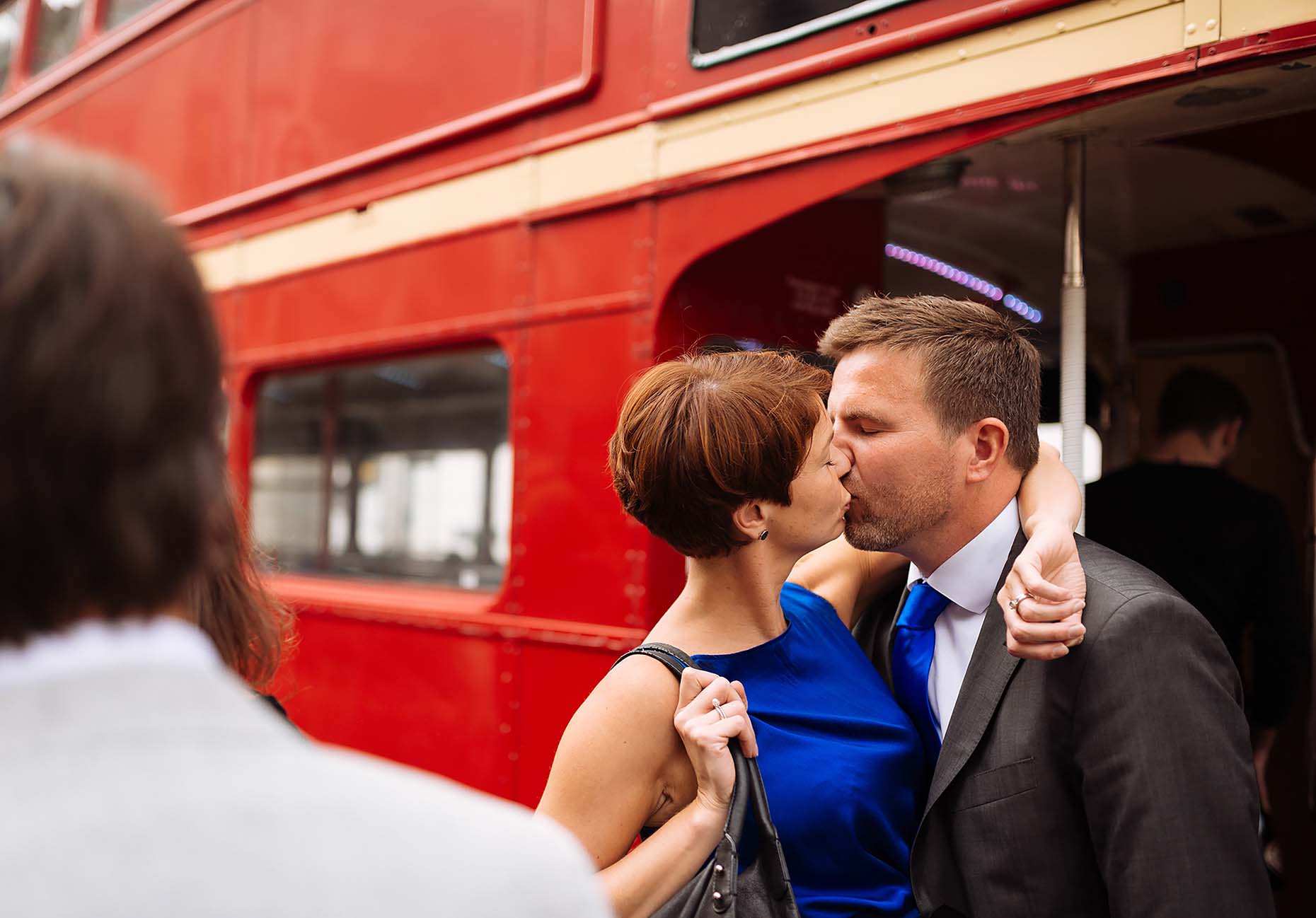 documentary-wedding-photography-red-london-bus-kiss-love-18