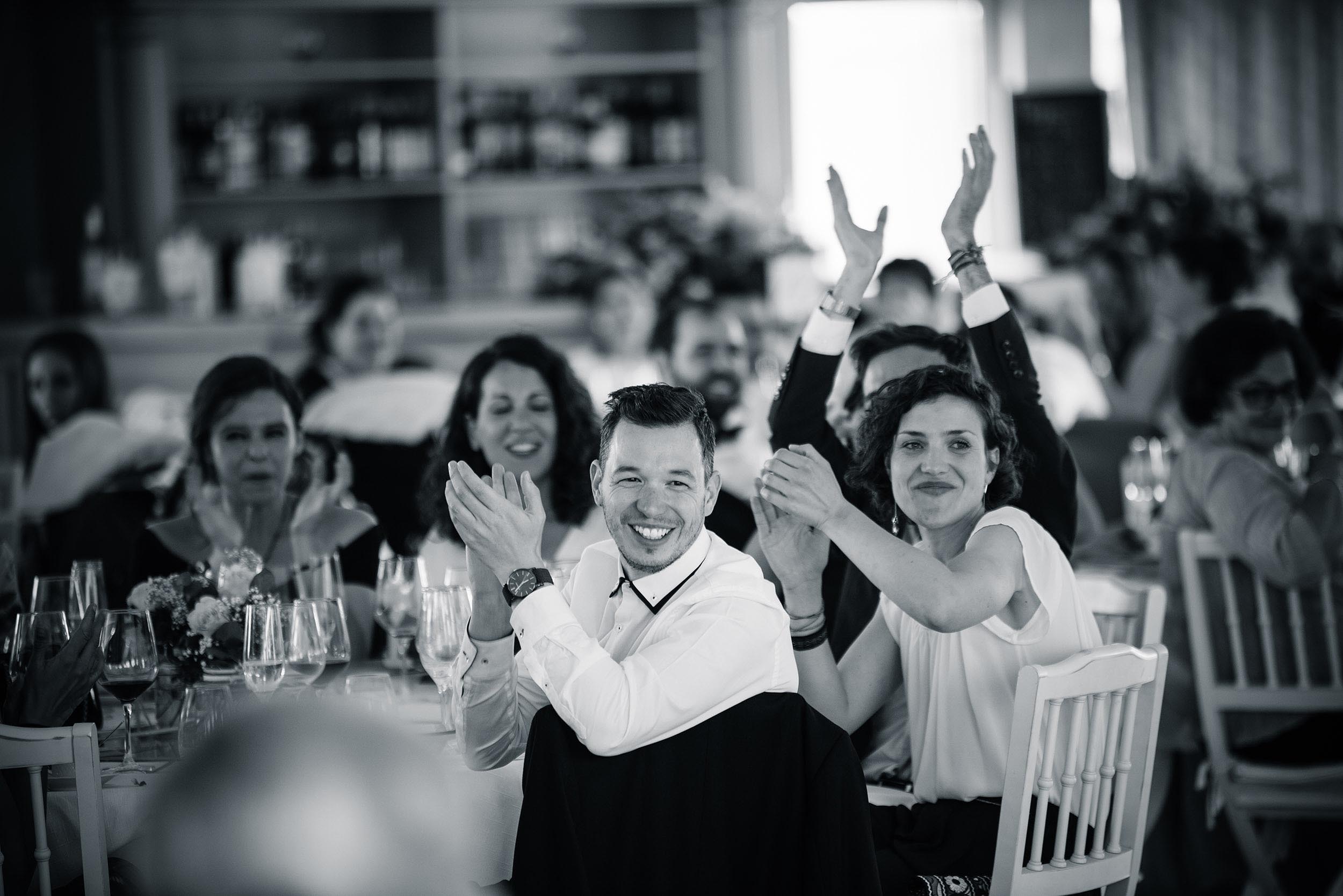 reportage-wedding-photographer-monochrome-reception-spanish