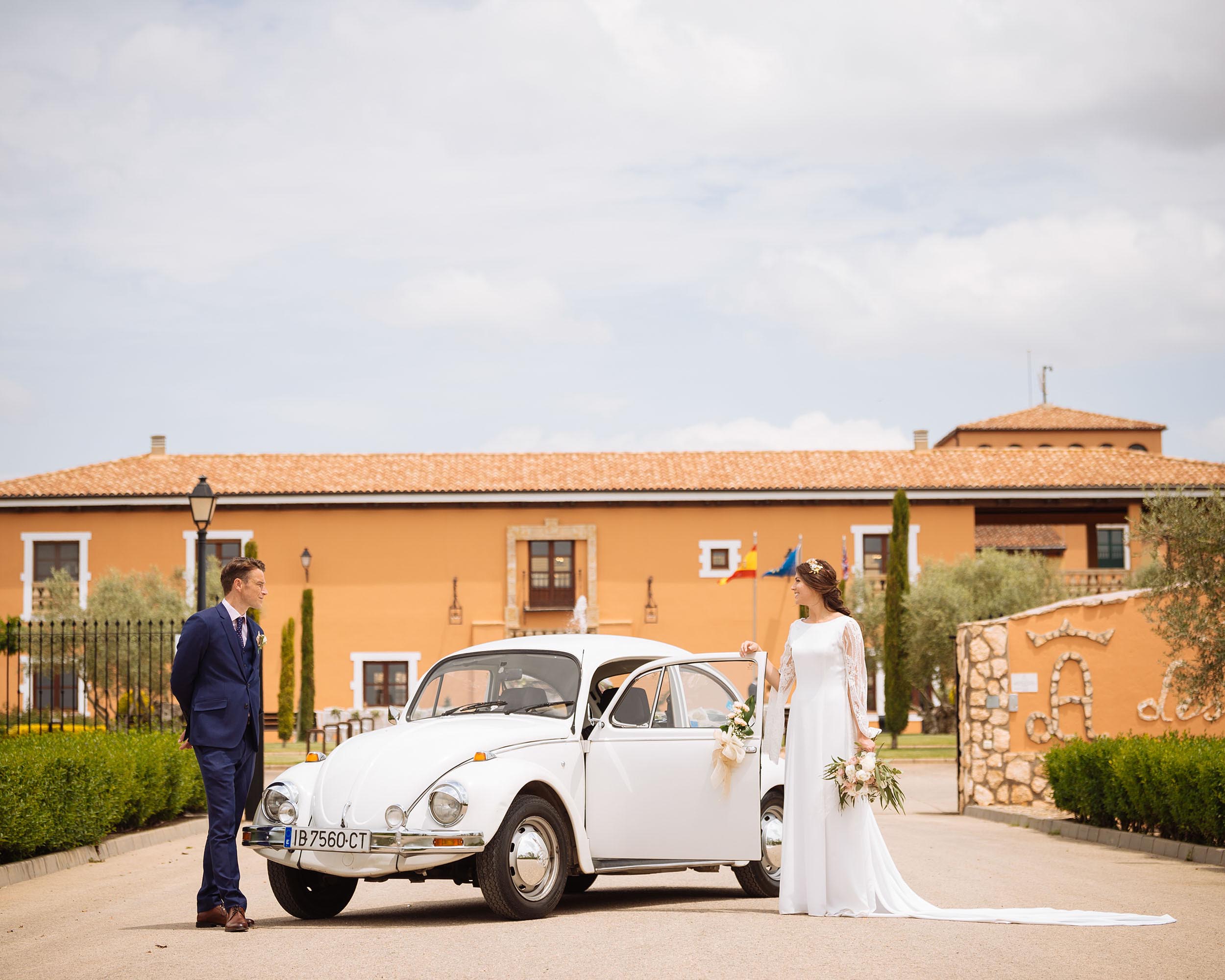 wedding-day-car-vintage-bride-groom-volkswagon-beetle
