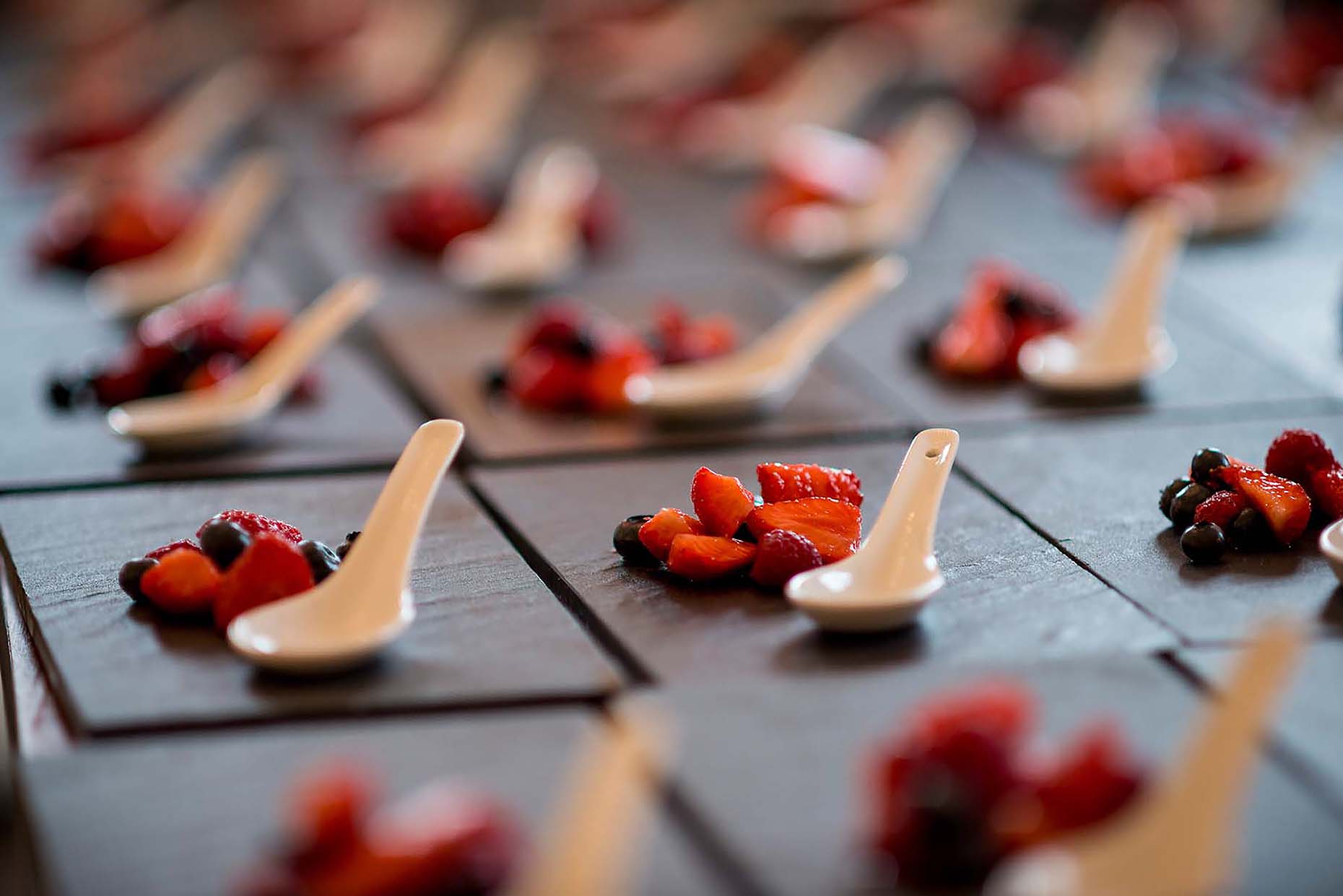 wedding-dessert-fruit-summer-slate-meal-penn-castle-portland-11